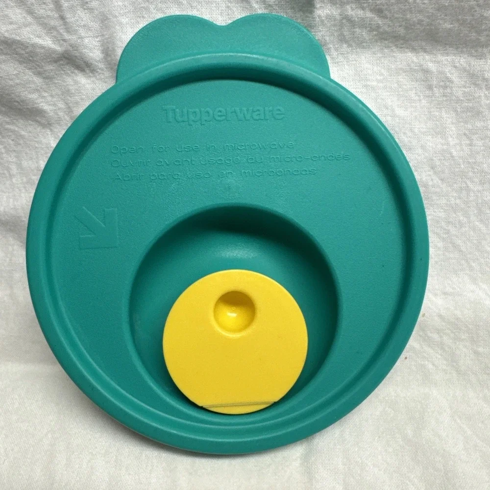 Tupperware Rock N Serve Vented Replacement‎ Seal/Lid #3156A Green